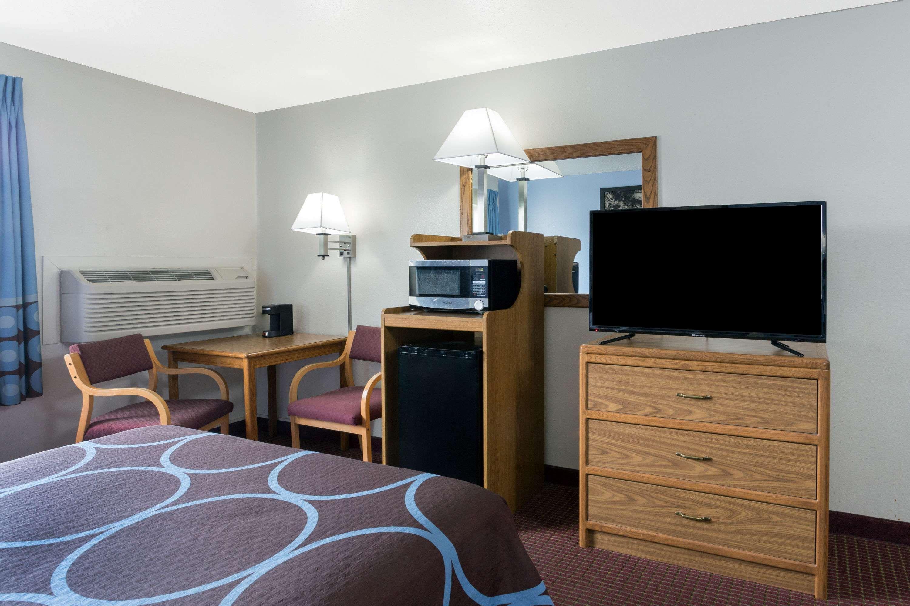 Hotel Super 8 By Wyndham Wisconsin Dells Exteriér fotografie
